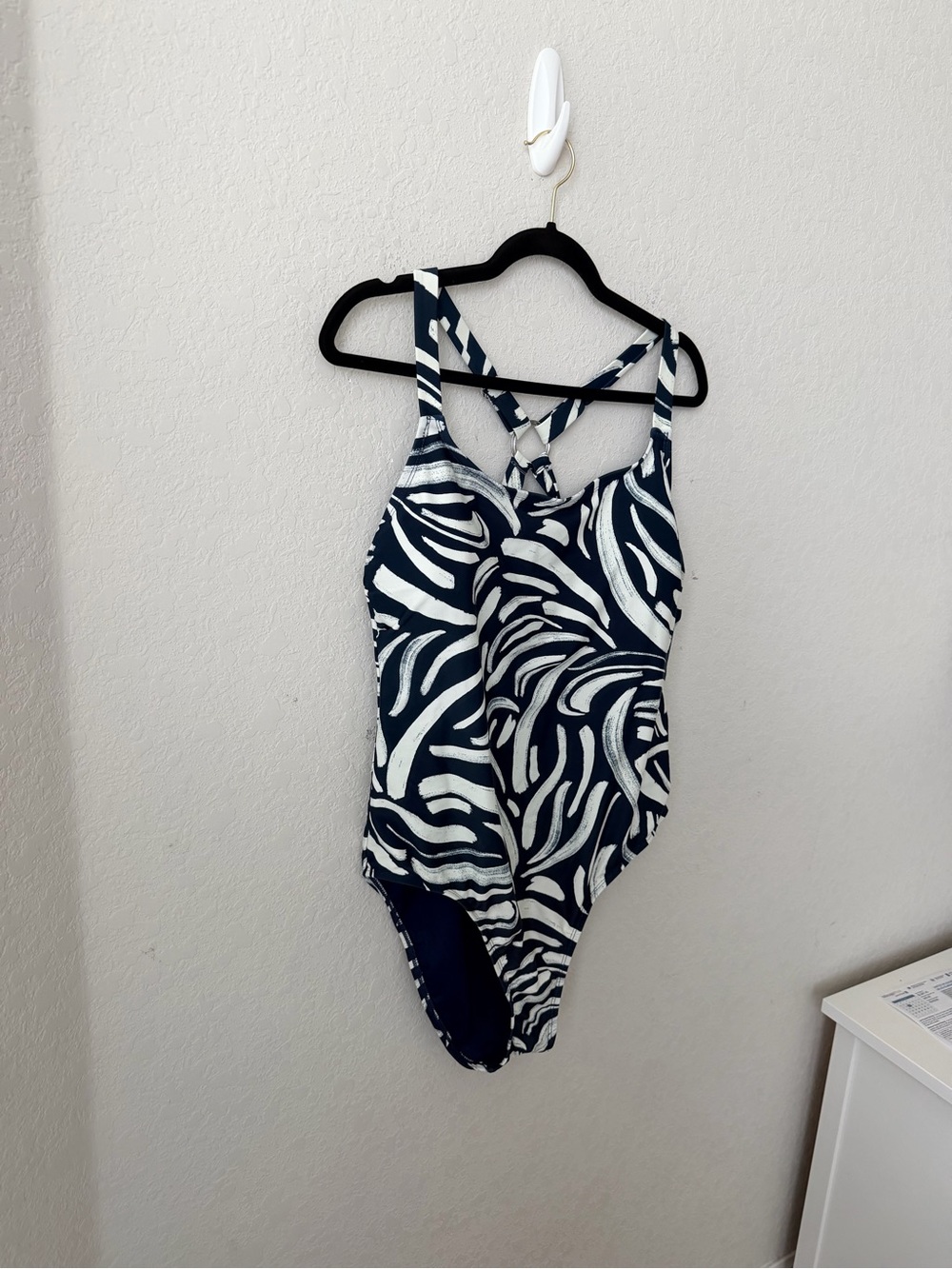 Hurley Blue & Cream Swirl-Print One-Piece Swimsuit Size XXL - Picture 3 of 8